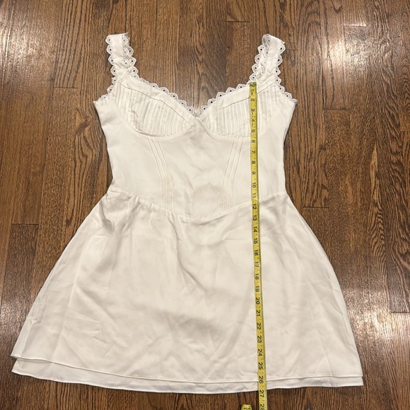 House of CB Tilly white pin tuck mini dress size large. - Picture 5 of 8